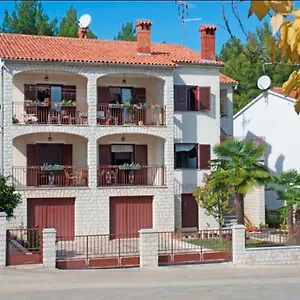 https://mihaela-apartments.in-istria.net